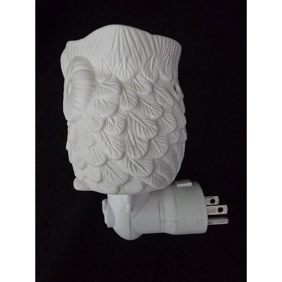 Scentsy Whoot Owl Ceramic Plug In Night Light Wax Warmer NIB! - Picture 3 of 6